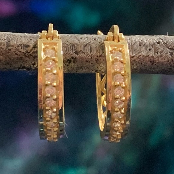 DILLARD’S 18k Gold over Sterling Silver CZ SMALL HOOP EARRINGS! - Picture 10 of 13